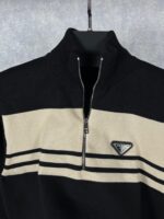 “Prada” Logo Detail Half-Zip Пуловер (Черно) - Image 4